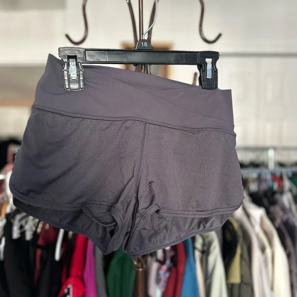 LULULEMON mesh up shorts no size tag SIZE 4